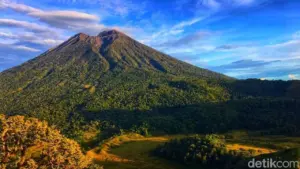 Pendakian Gunung Rinjani Ditutup Sementara Mulai Januari 2026 untuk Pemulihan Ekosistem Pendakian Gunung Rinjani Ditutup Sementara Mulai Januari 2026 untuk Pemulihan Ekosistem