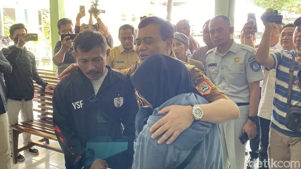 Gubernur Jateng Siapkan 16 Ambulans untuk Jenazah Korban Kecelakaan Maut di Tol Krapyak Gubernur Jateng Siapkan 16 Ambulans untuk Jenazah Korban Kecelakaan Maut di Tol Krapyak