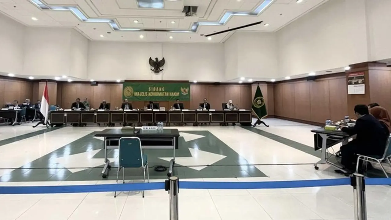 Hakim PN Batam Dipecat Tetap Akibat Terbukti Selingkuh dengan Anggota Ormas