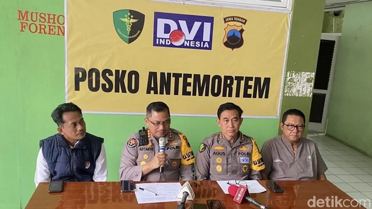 Dua Sopir Bus Cahaya Trans Diperiksa Pasca Kecelakaan Maut di Tol Krapyak Semarang Dua Sopir Bus Cahaya Trans Diperiksa Pasca Kecelakaan Maut di Tol Krapyak Semarang