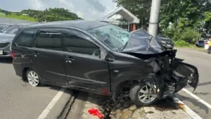 Toyota Avanza Tabrak Tiang Lampu di Bandara Soetta, Dua Orang Terluka Parah