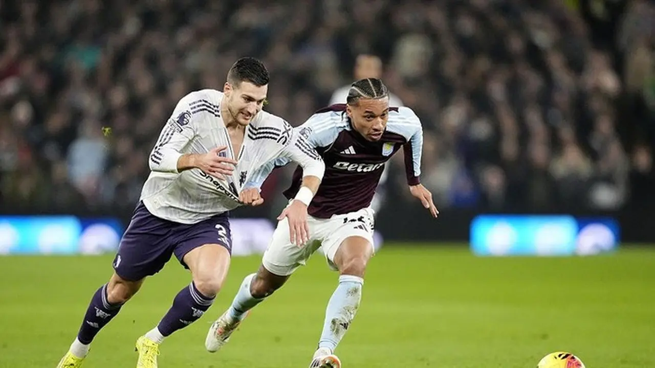 Roy Keane Kritik Keras Diogo Dalot: Malas Bertahan Saat MU Dibungkam Aston Villa