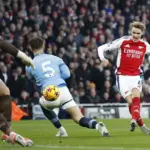 Gary Neville: Liga Inggris Musim Ini Hanya Balapan Dua Kuda Antara Arsenal dan Man City