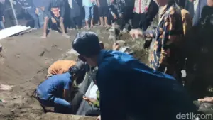 Ibu dan Anak Korban Kecelakaan Bus Cahaya Trans di Semarang Dimakamkan Satu Liang di Sleman