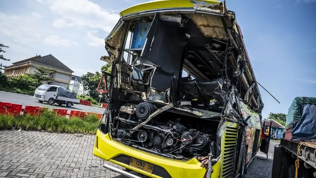 Lima Korban Kecelakaan Bus Cahaya Trans di Semarang Masih Dirawat Intensif Lima Korban Kecelakaan Bus Cahaya Trans di Semarang Masih Dirawat Intensif