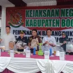 Kejari Kabupaten Bogor Musnahkan Ratusan Perkara, Termasuk ‘Keripik Pisang Narkoba’ dan Kosmetik Ilegal Kejari Kabupaten Bogor Musnahkan Ratusan Perkara, Termasuk ‘Keripik Pisang Narkoba’ dan Kosmetik Ilegal
