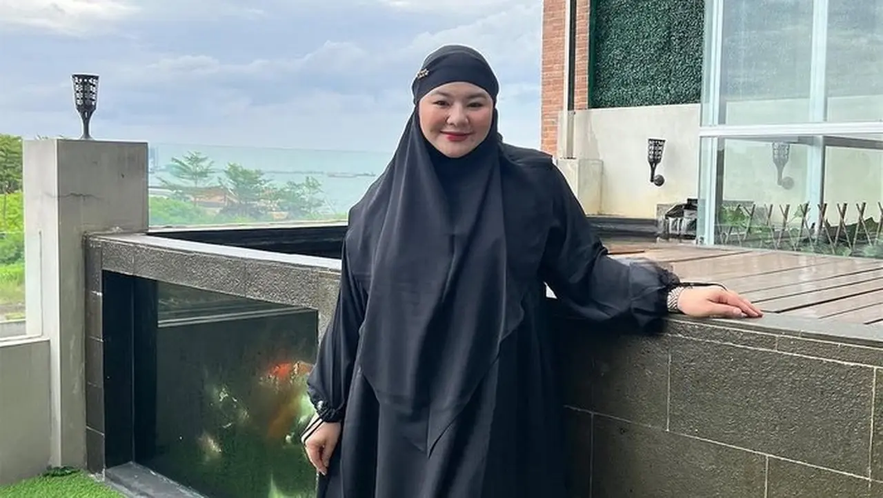 Eriska Rein Terpaksa Mengungsi Akibat Banjir Selutut, Pertimbangkan Pindah Rumah