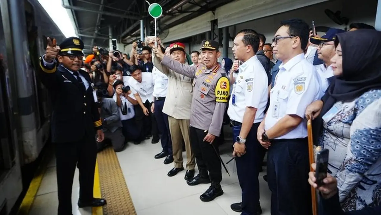 Kapolri Tinjau Stasiun Senen: Pastikan Kesiapan Pengamanan dan Pelayanan Nataru 2025 Kapolri Tinjau Stasiun Senen: Pastikan Kesiapan Pengamanan dan Pelayanan Nataru 2025