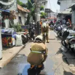 Bara Api Kebakaran Semalam Kembali Menyala di Petamburan, Damkar dan Warga Sigap Padamkan