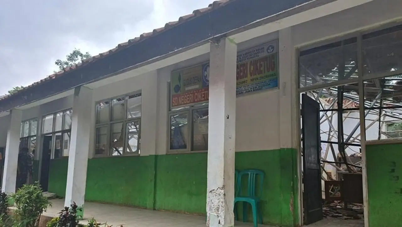 Angin Kencang Terjang SDN Nanggung Bogor, Empat Ruangan Rusak Berat Angin Kencang Terjang SDN Nanggung Bogor, Empat Ruangan Rusak Berat