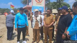 Jelang Nataru, Gubernur Banten Cek Pantai Anyer-Carita, Ingatkan Pengelola Soal Harga