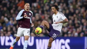 Gary Neville Kritik Leny Yoro Usai Manchester United Kalah dari Aston Villa Gary Neville Kritik Leny Yoro Usai Manchester United Kalah dari Aston Villa