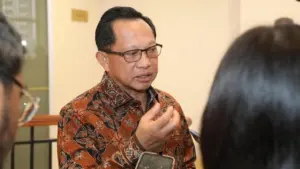 Mendagri Tito: 106 Ribu Pakaian Baru Segera Disalurkan untuk Korban Bencana Sumatera