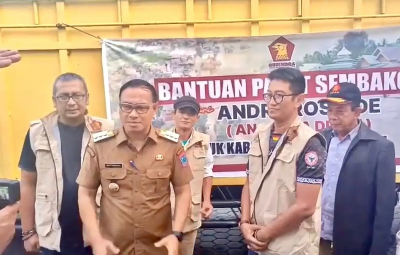 Andre Rosiade Salurkan 1.000 Paket Sembako dan Perlengkapan Ibu-Anak untuk Korban Banjir Mentawai