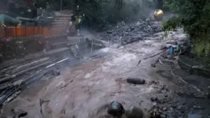 Banjir Bandang Terjang Wisata Guci Tegal, Kolam Air Panas Hilang Tersapu Arus Banjir Bandang Terjang Wisata Guci Tegal, Kolam Air Panas Hilang Tersapu Arus