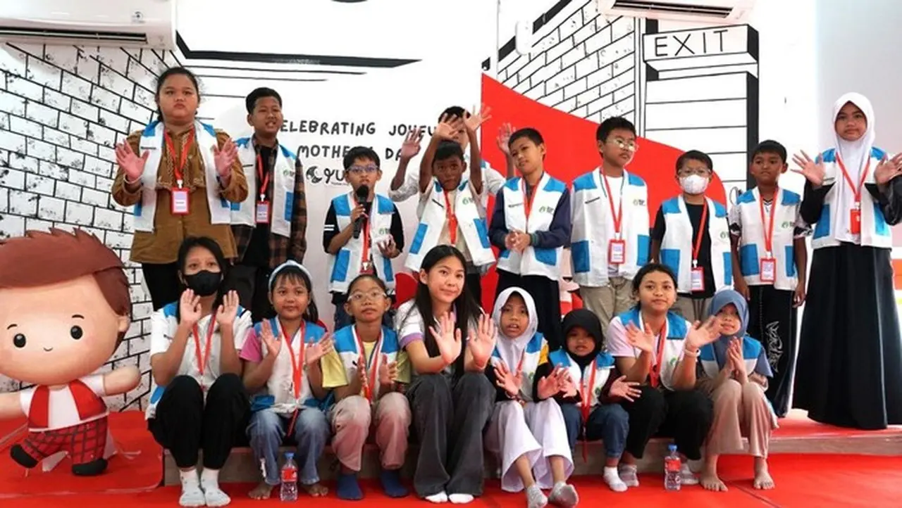 17 Anak Pejuang Kanker Ceria Bermain dan Belajar Menjadi Karyawan Alfamart