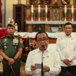 Menko PMK Pratikno Sampaikan Pesan Natal Presiden Prabowo ke Jemaat Gereja di Jakarta