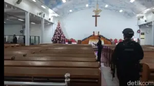 Tim Jibom Sterilisasi Gereja di Kota Serang, Pastikan Keamanan dan Kenyamanan Ibadah Malam Natal