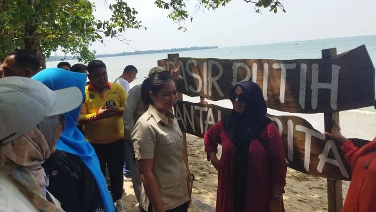 Wamenparekraf Minta Rambu Evakuasi Dipasang di Destinasi Wisata Pandeglang