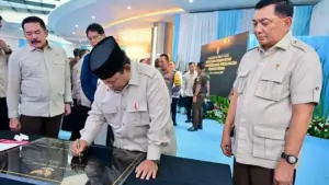 Prabowo Subianto Tulis Pesan Integritas di Prasasti Kejagung: Berani dan Jujur Bela Keadilan