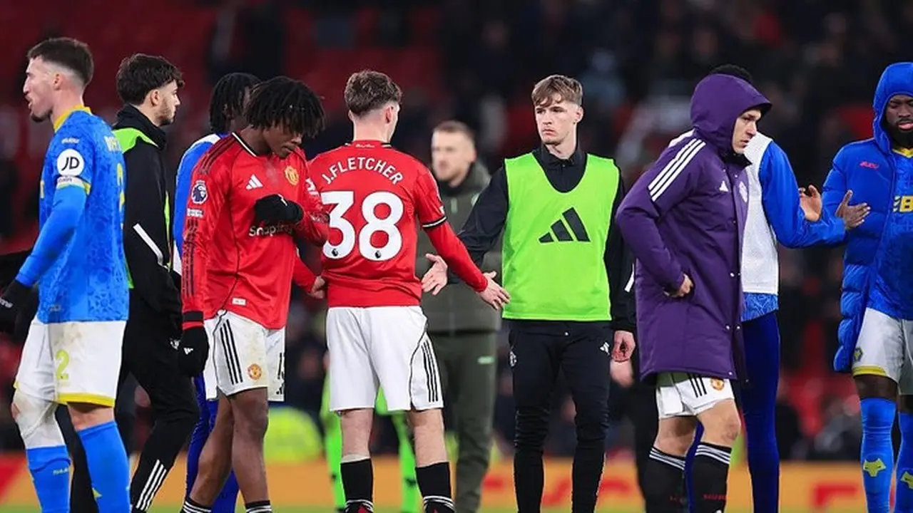 Darren Fletcher Berpeluang Cetak Sejarah Unik di Laga Burnley vs MU dengan Turunkan Anak Kembarnya Darren Fletcher Berpeluang Cetak Sejarah Unik di Laga Burnley vs MU dengan Turunkan Anak Kembarnya