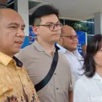 Suami Boiyen Dilaporkan ke Polisi atas Dugaan Penipuan Investasi Kuliner Rp 300 Juta Suami Boiyen Dilaporkan ke Polisi atas Dugaan Penipuan Investasi Kuliner Rp 300 Juta