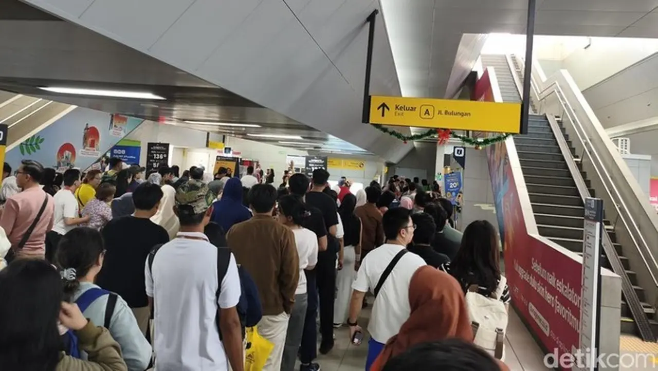 Tarif Rp 1 MRT Dimanfaatkan Warga Pluit untuk Liburan Keluarga ke Blok M