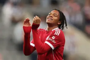 Arne Slot dan Richard Hughes Bersitegang di Liverpool Terkait Nasib Rio Ngumoha