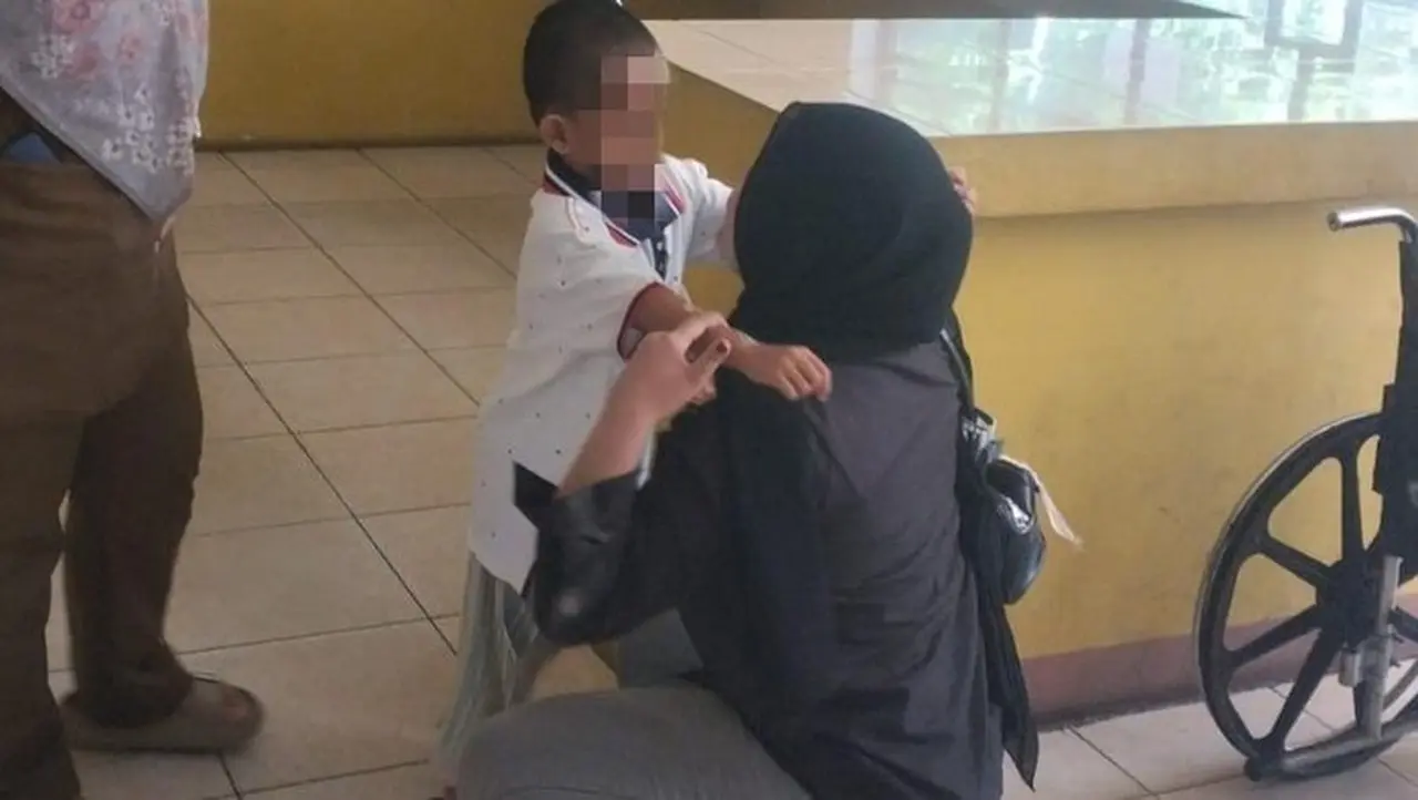 Bocah 6 Tahun yang Ditelantarkan Ayah di Kebayoran Lama Akhirnya Bertemu Ibu Bocah 6 Tahun yang Ditelantarkan Ayah di Kebayoran Lama Akhirnya Bertemu Ibu