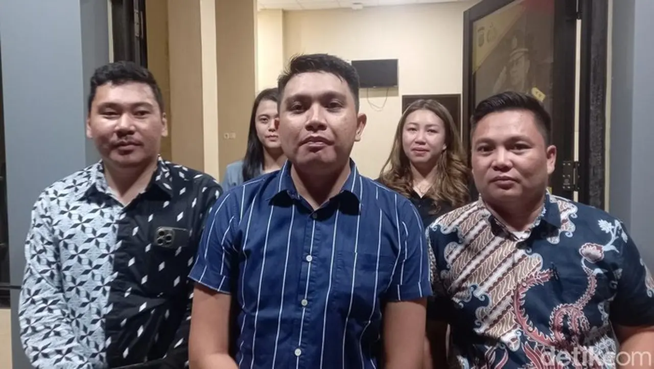 Mahasiswi Unima Diduga Dilecehkan Dosen, Sempat Dibawa ke Kuburan Sebelum Bunuh Diri Mahasiswi Unima Diduga Dilecehkan Dosen, Sempat Dibawa ke Kuburan Sebelum Bunuh Diri