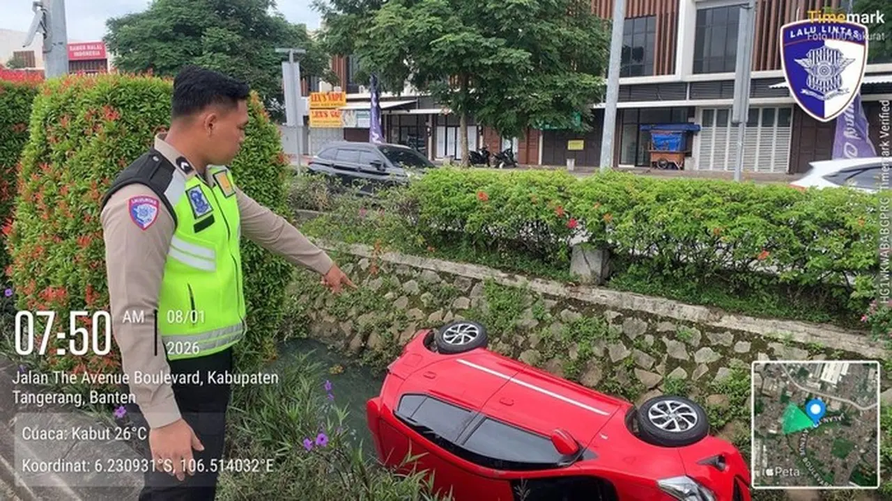 Mobil Nyemplung ke Kali di Cikupa Tangerang, Diduga Sopir Mengantuk Berat