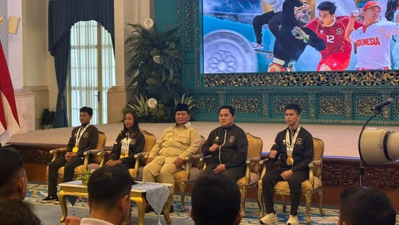 Prabowo Hadiri Pemberian Bonus Atlet SEA Games 2025 di Istana, Putra Didit Ikut Mendampingi Prabowo Hadiri Pemberian Bonus Atlet SEA Games 2025 di Istana, Putra Didit Ikut Mendampingi