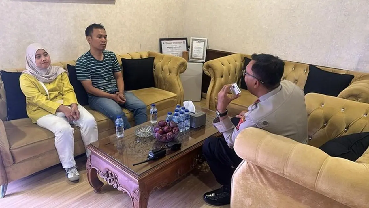 Detik-detik Mengerikan: Pasutri Lompat dari Motor Selamat dari Truk Mundur di Ciputat