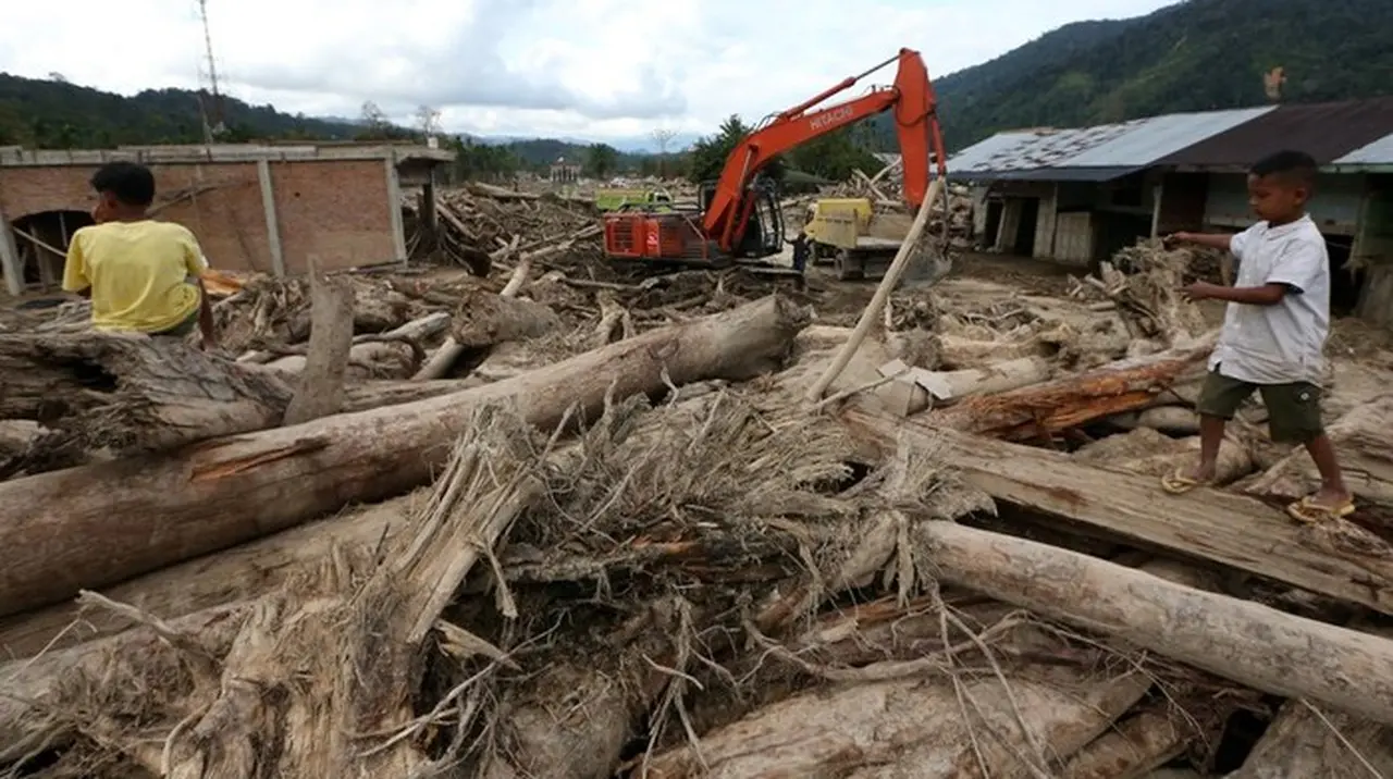 Mendagri Ungkap Usulan Kepala Daerah: Korban Bencana Sumatera Masuk PKH Sementara Mendagri Ungkap Usulan Kepala Daerah: Korban Bencana Sumatera Masuk PKH Sementara