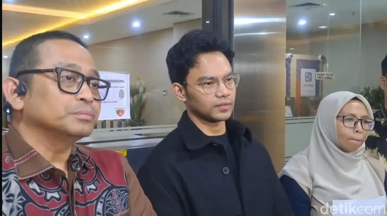 Insanul Fahmi Siap Bersujud dan Minta Maaf ke Wardatina Mawa Demi Perdamaian Keluarga Insanul Fahmi Siap Bersujud dan Minta Maaf ke Wardatina Mawa Demi Perdamaian Keluarga