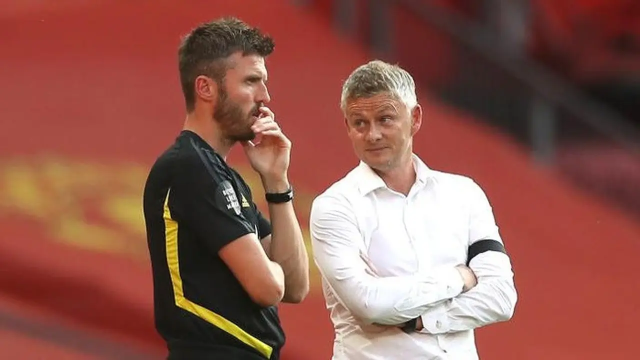 Peter Schmeichel Sarankan MU Rekrut Trio Legenda: Solskjaer, Carrick, dan Fletcher