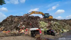 Pramono Anung Mendesak Pasar Jaya Segera Atasi Tumpukan Sampah di Kramat Jati