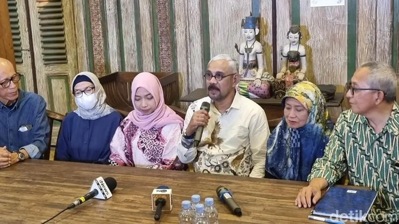 Keluarga Arya Daru Pertanyakan Penghentian Penyelidikan Kasus Kematian Diplomat Muda Keluarga Arya Daru Pertanyakan Penghentian Penyelidikan Kasus Kematian Diplomat Muda