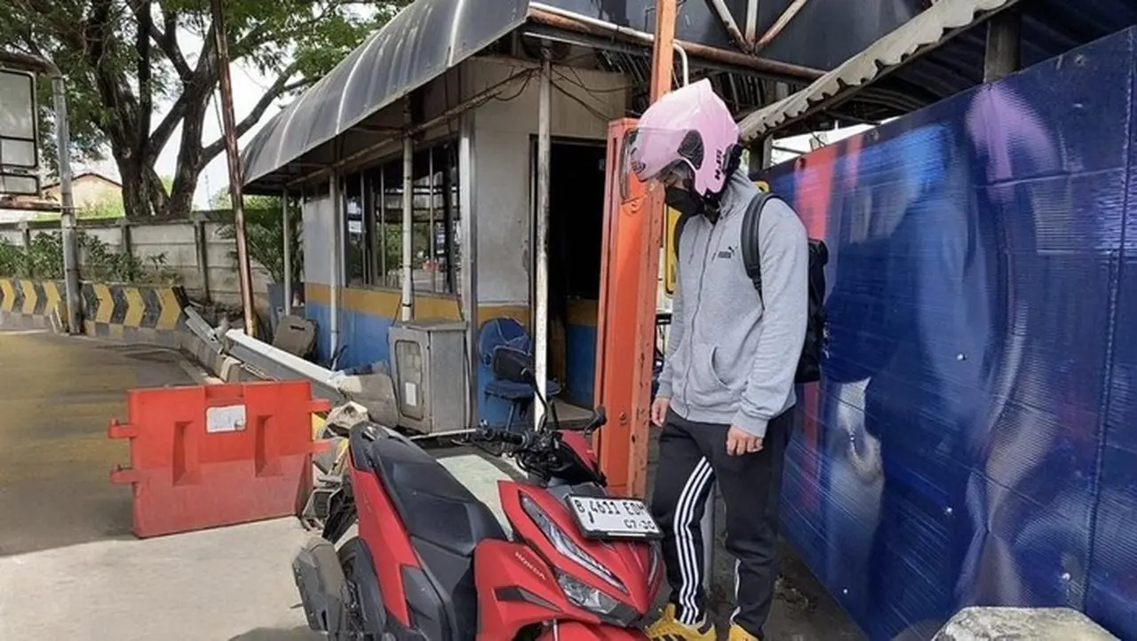 Motor Masuk Tol JORR Arah Soetta Akibat Salah Setel Google Maps, Pengendara Diberi Edukasi Motor Masuk Tol JORR Arah Soetta Akibat Salah Setel Google Maps, Pengendara Diberi Edukasi
