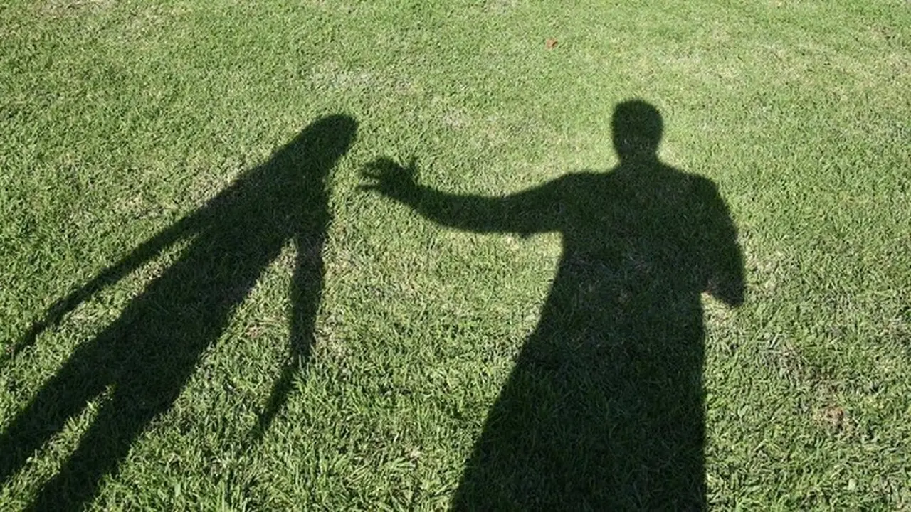 Pedagang Takoyaki di Jakbar Ditangkap, Diduga Lecehkan Gadis 11 Tahun yang Dijemput Pakai Sepeda Mini Pedagang Takoyaki di Jakbar Ditangkap, Diduga Lecehkan Gadis 11 Tahun yang Dijemput Pakai Sepeda Mini