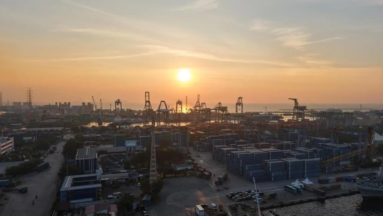 Pelindo Pastikan Pelabuhan Tanjung Priok Beroperasi Normal Meski Ada Penumpukan Truk Pelindo Pastikan Pelabuhan Tanjung Priok Beroperasi Normal Meski Ada Penumpukan Truk