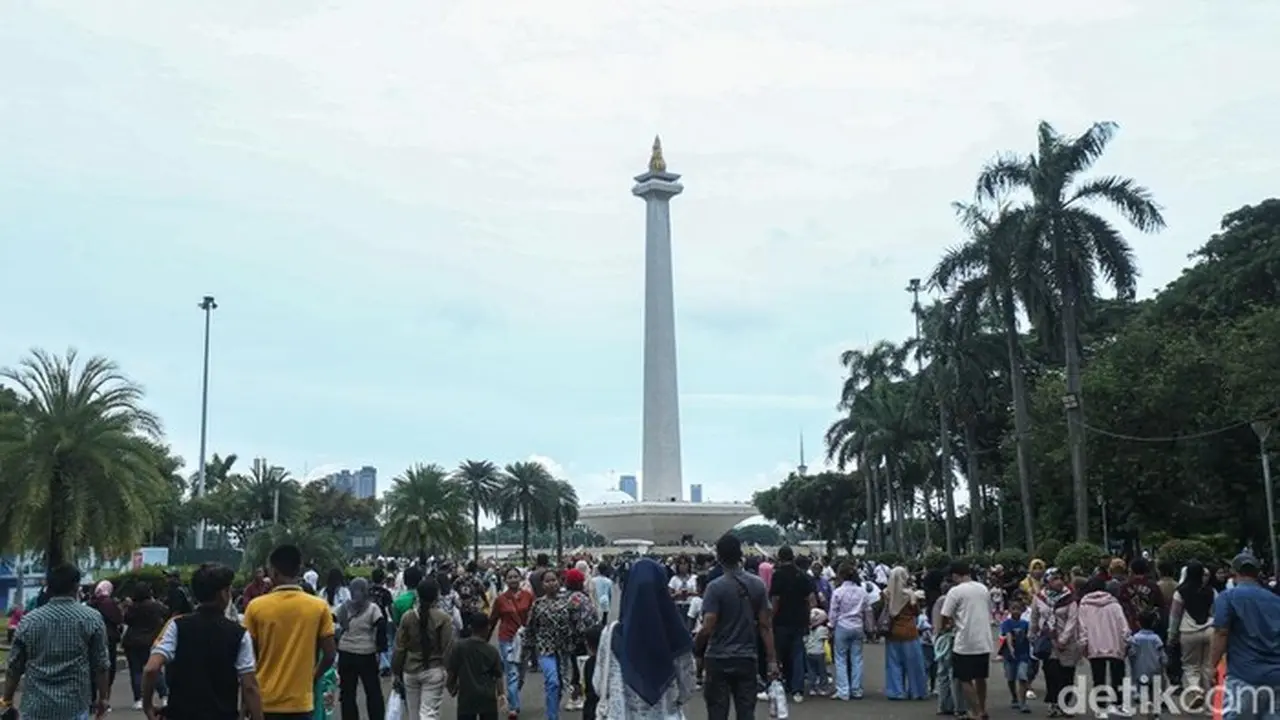 Lonjakan Pengunjung Monas Capai 72 Ribu Orang Selama Libur Tahun Baru 2026 Lonjakan Pengunjung Monas Capai 72 Ribu Orang Selama Libur Tahun Baru 2026