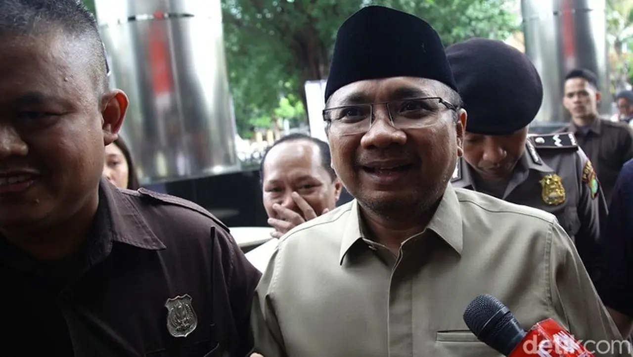 KPK Tetapkan Gus Yaqut dan Gus Alex Tersangka Kasus Korupsi Kuota Haji 2024 KPK Tetapkan Gus Yaqut dan Gus Alex Tersangka Kasus Korupsi Kuota Haji 2024