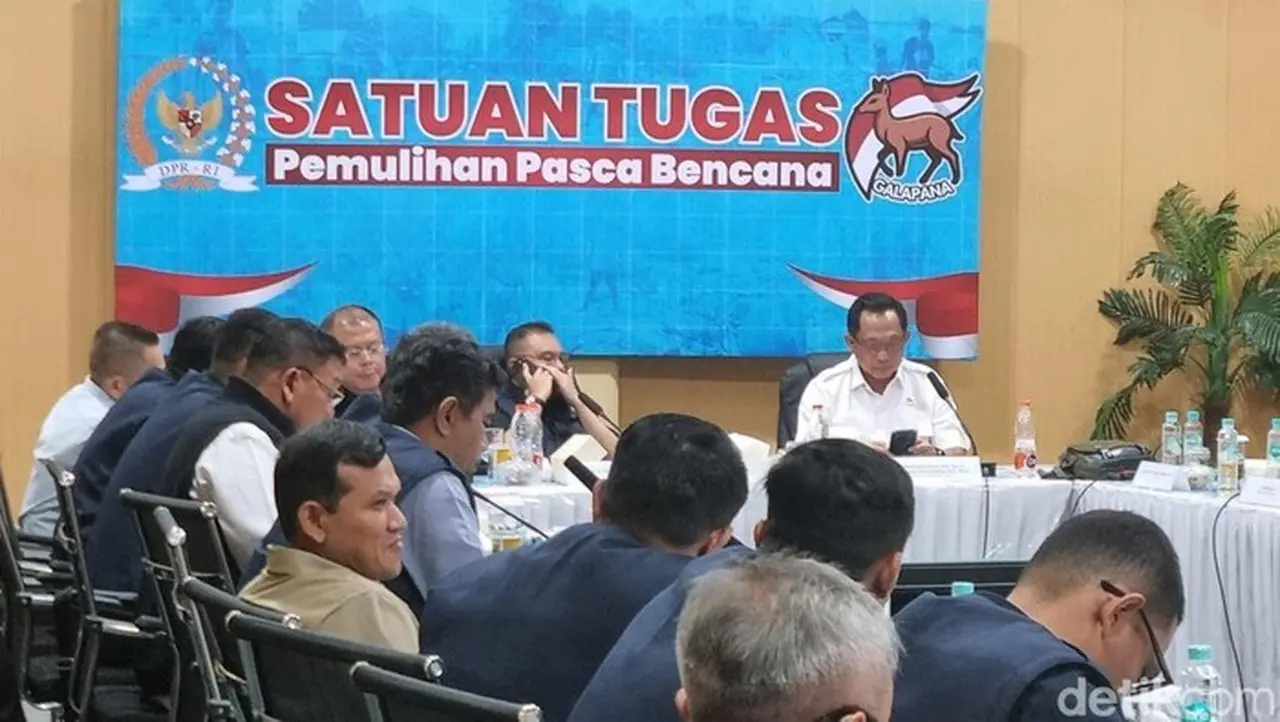 Telepon Prabowo di Rakor Pascabencana Aceh: Anggaran Aceh Disetujui Tidak Dipotong Telepon Prabowo di Rakor Pascabencana Aceh: Anggaran Aceh Disetujui Tidak Dipotong