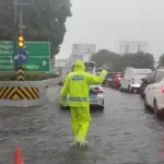 Genangan Air 40 Cm di Rawa Bokor Sebabkan Macet 1 Km di Tol Cengkareng