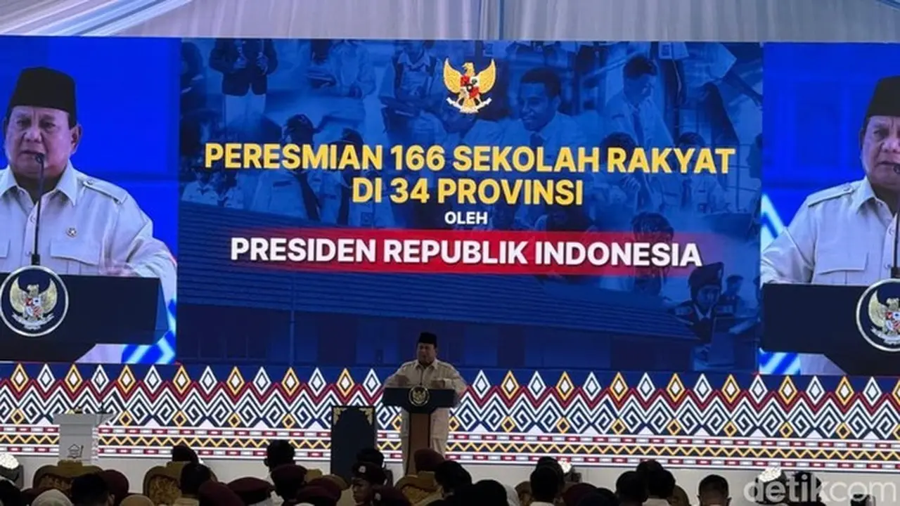 Prabowo Subianto Puji Kolaborasi Baris-Berbaris Siswa Sekolah Rakyat di Banjarbaru Prabowo Subianto Puji Kolaborasi Baris-Berbaris Siswa Sekolah Rakyat di Banjarbaru