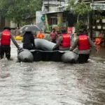 Banjir 70 Cm Rendam Aspol Pondok Karya, Polda Metro Jaya Evakuasi Warga
