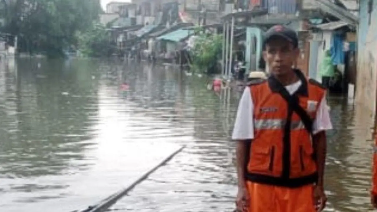 Banjir Luapan Kali Item Rendam Ratusan Rumah, Warga Pademangan Timur Mengungsi