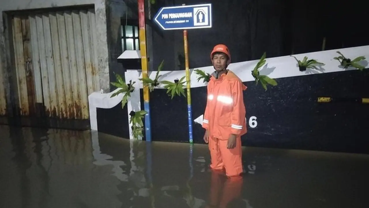 Banjir Jakarta Malam Ini: 59 RT dan 30 Ruas Jalan Masih Tergenang Akibat Hujan Tinggi