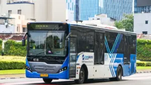 Bus Transjakarta Tabrak Tiang Listrik di Jaksel, Satu Penumpang Terluka, Operator Minta Maaf